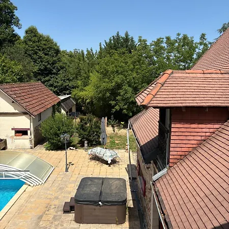 D'hotes Equateur 2 Pers Piscine Et Bed and breakfast